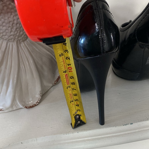 Burberry Heels - Picture 4 of 9